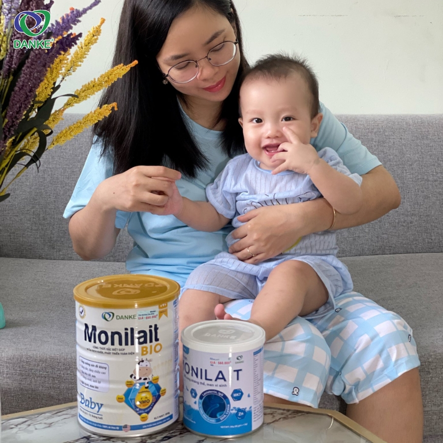 Khách hàng sử dụng sữa Monilait Bio Baby và sữa non Monilait cho con
